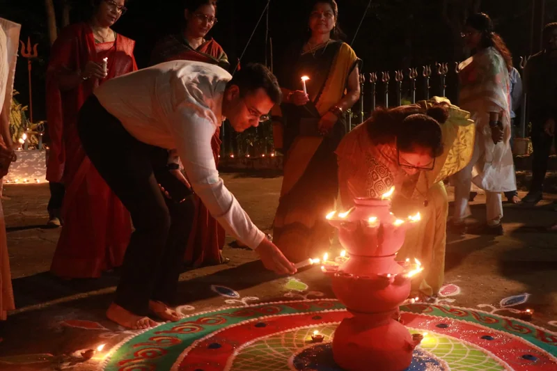आशीर्वाद का दीया’ से जगमगाया शंकर घाट, रोशनी से नहा उठा बालाघाट