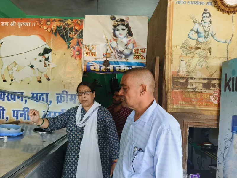 खाद्य प्रतिष्ठानों का निरीक्षण कर खाद्य सामग्री की गुणवत्ता एवं स्वच्छता की जांच