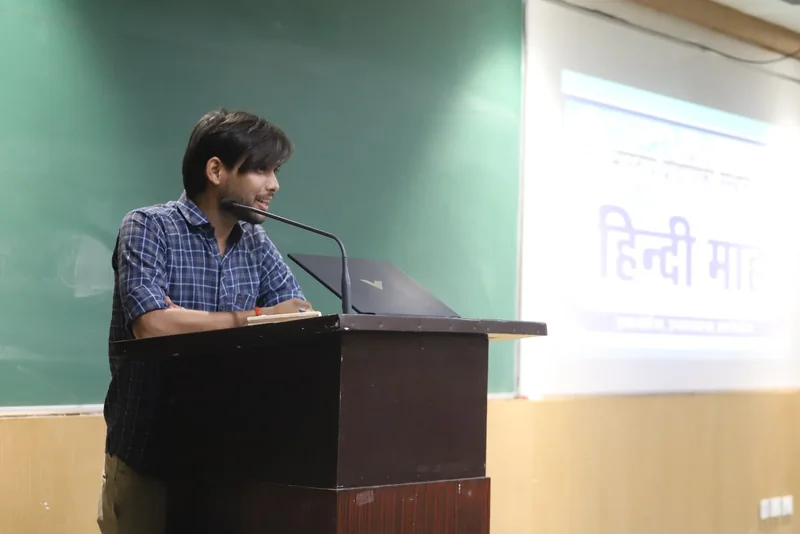 आईआईटी भिलाई में हिंदी माह के तहत काव्य सम्मेलन, स्वरचित रचनाओं से गूंजा परिसर